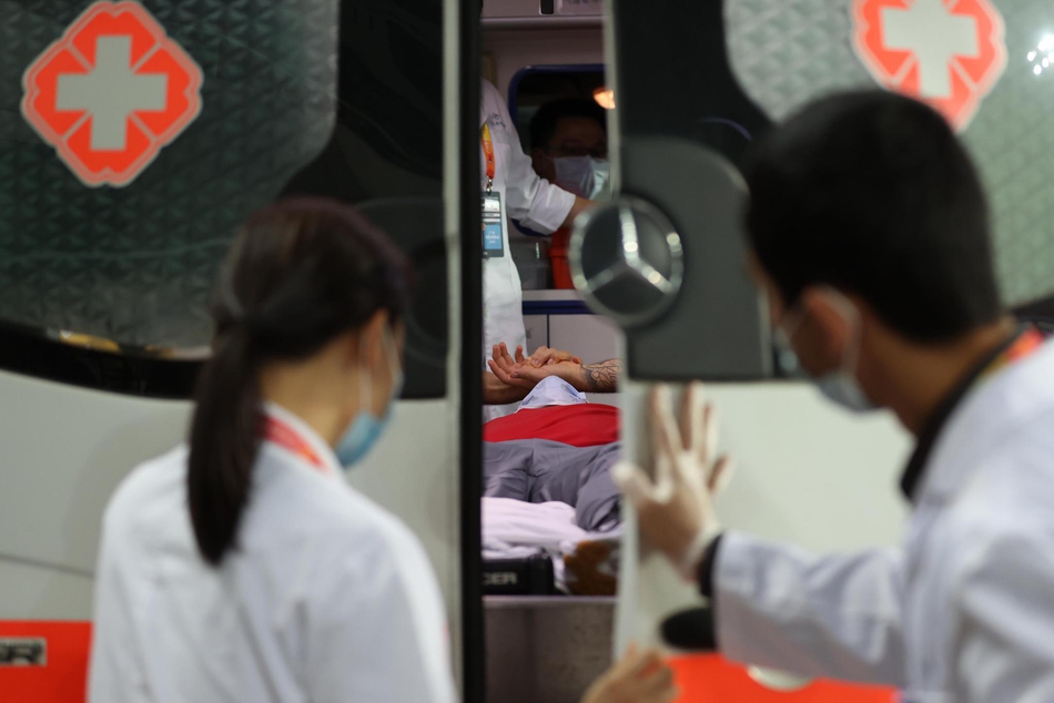 新浪直击广州队2-2广州城