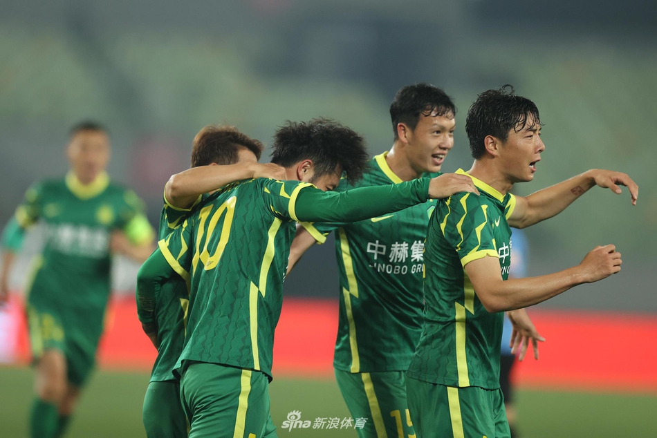 新浪直击北京国安2-0大连人