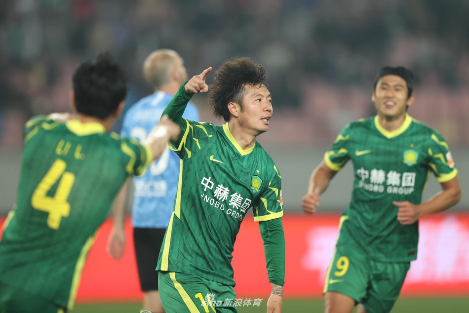 新浪直击北京国安2-0大连人