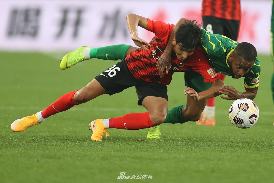 新浪直击上海海港3-1北京国安