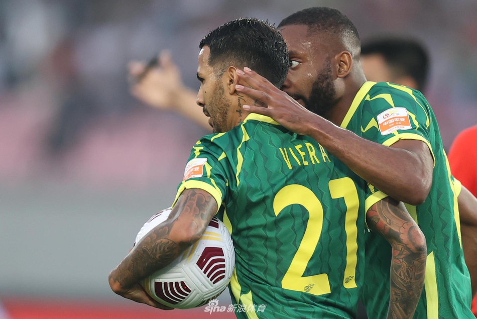 新浪直击上海海港3-1北京国安