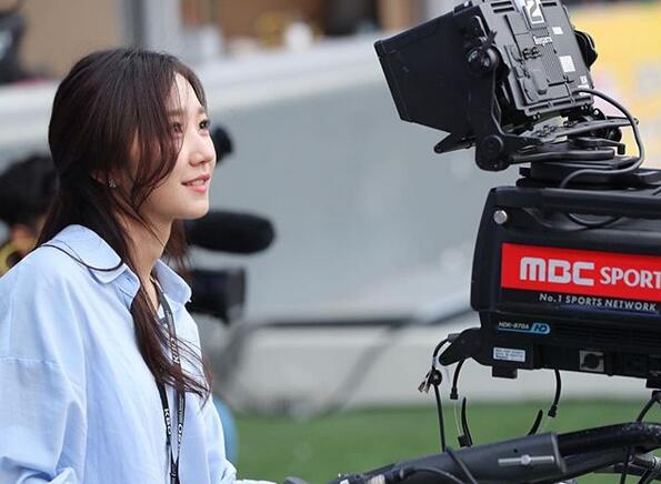韩国美女足球主播闺蜜现身