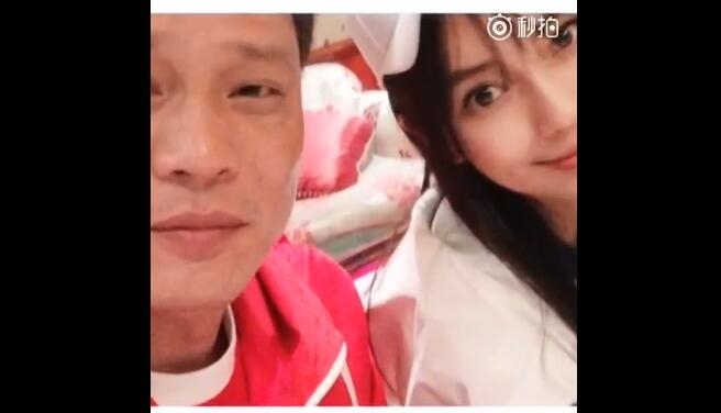 范志毅与Angelababy合影