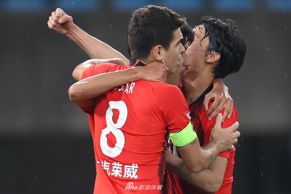 新浪直击上海海港3-0大连人