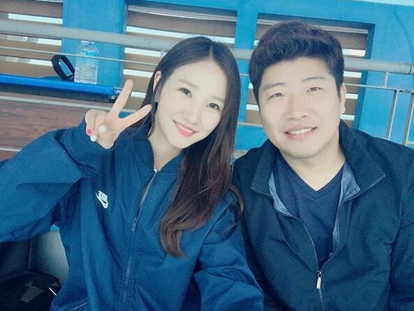 韩国美女足球主播闺蜜现身