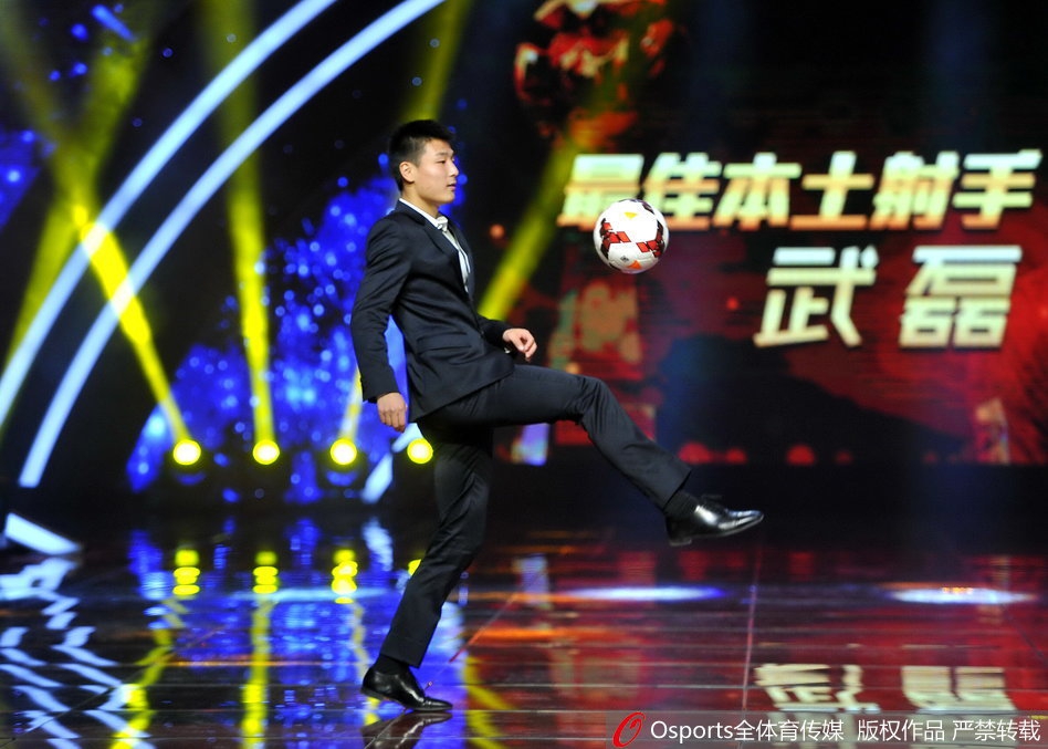 2014年中超颁奖现场 武磊荣膺本土最佳射手