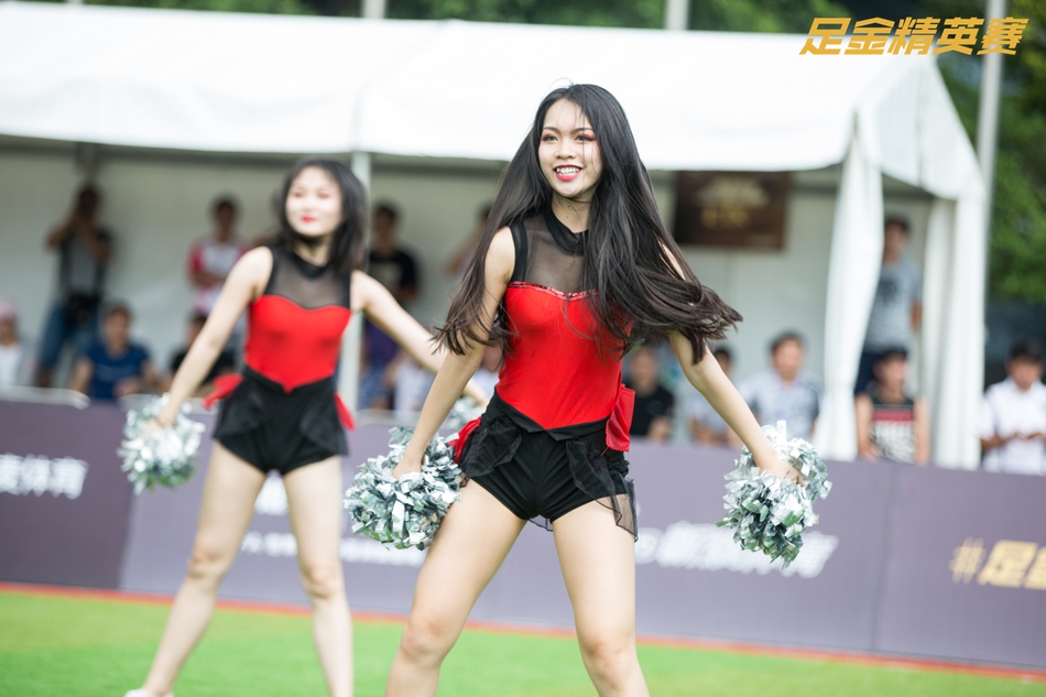 啦啦队引爆现场