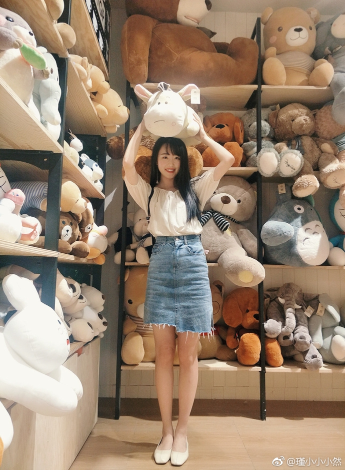 阳光少女助阵足金联赛