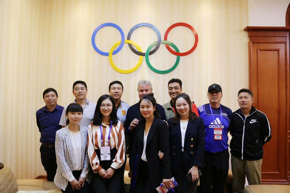 希丁克正式亮相国奥