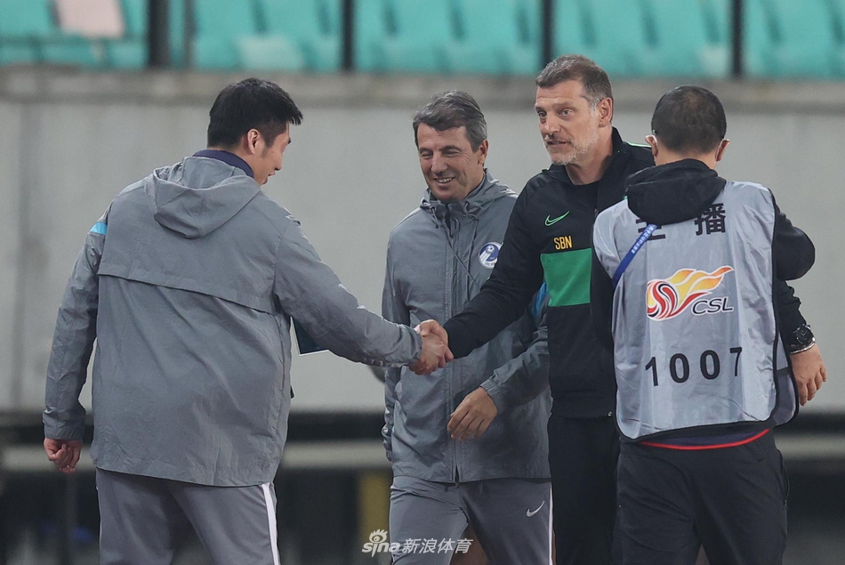 新浪直击北京国安2-0大连人