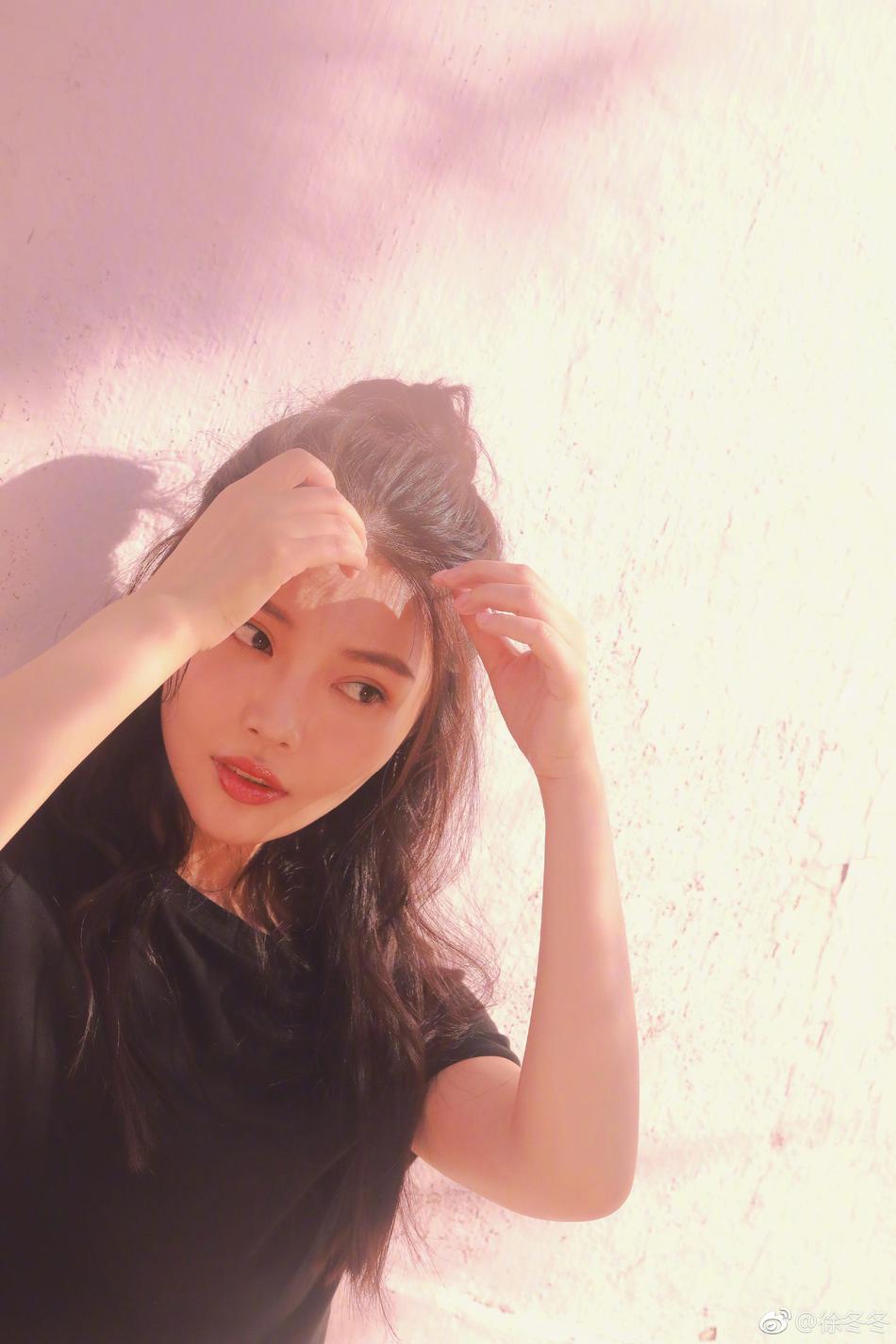 徐冬冬上传魅惑写真助阵世界杯