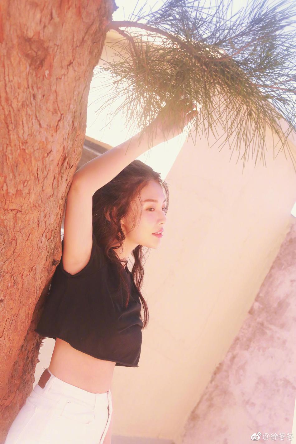 徐冬冬上传魅惑写真助阵世界杯