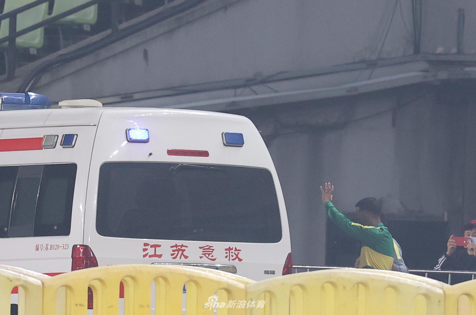 新浪直击北京国安2-0大连人