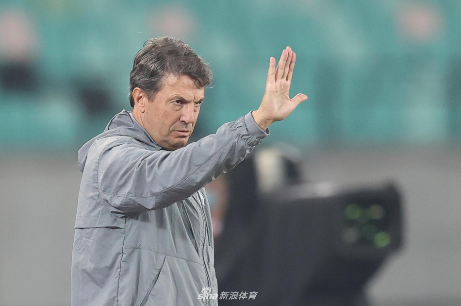 新浪直击北京国安2-0大连人