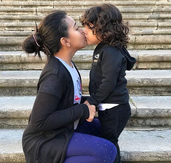 保利尼奥与他的四个萌娃