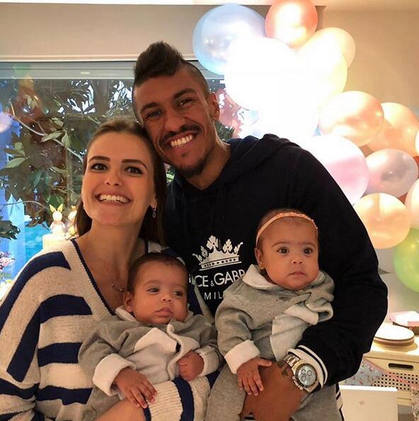 保利尼奥与他的四个萌娃