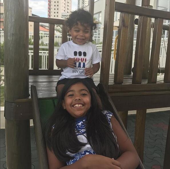 保利尼奥与他的四个萌娃