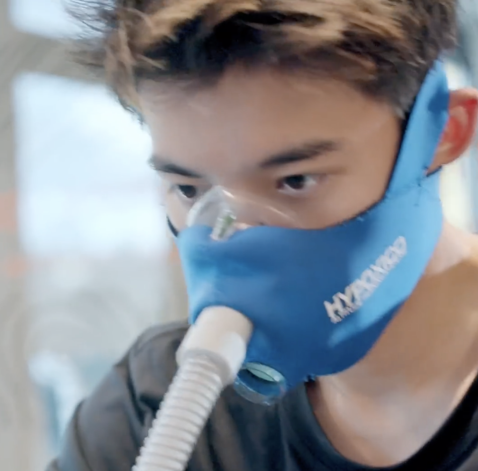 中国最帅足球运动员诞生? 李明之子侧颜如翻版刘德华