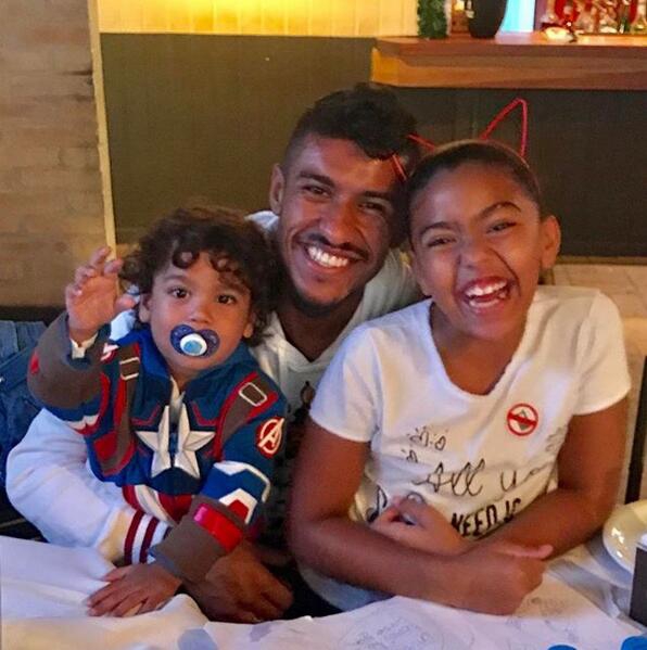 保利尼奥与他的四个萌娃