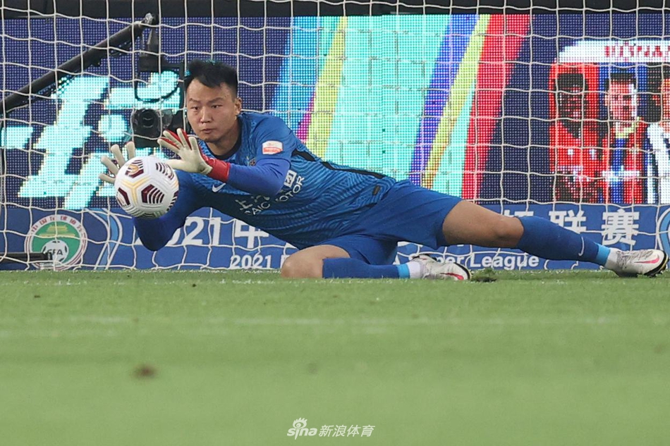 新浪直击上海海港3-0大连人
