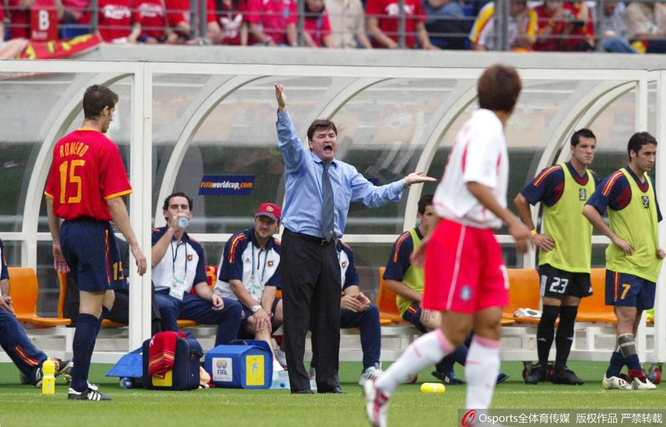 当时西班牙队主帅卡马乔