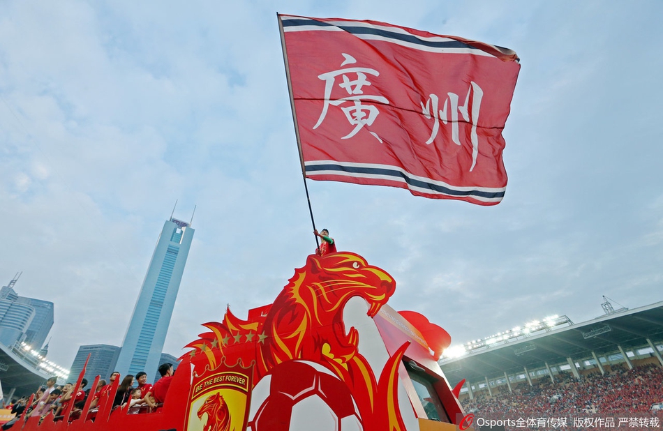 冯潇霆曾诚转投申花 那个曾经为恒大扛旗的人离开了