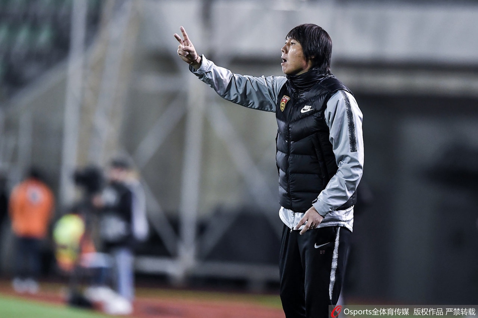 李铁作为国足选拔队主帅指挥东亚杯