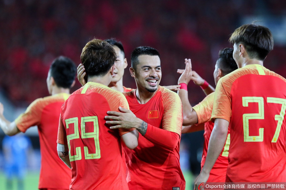 华裔归化球员李可代表国足出战