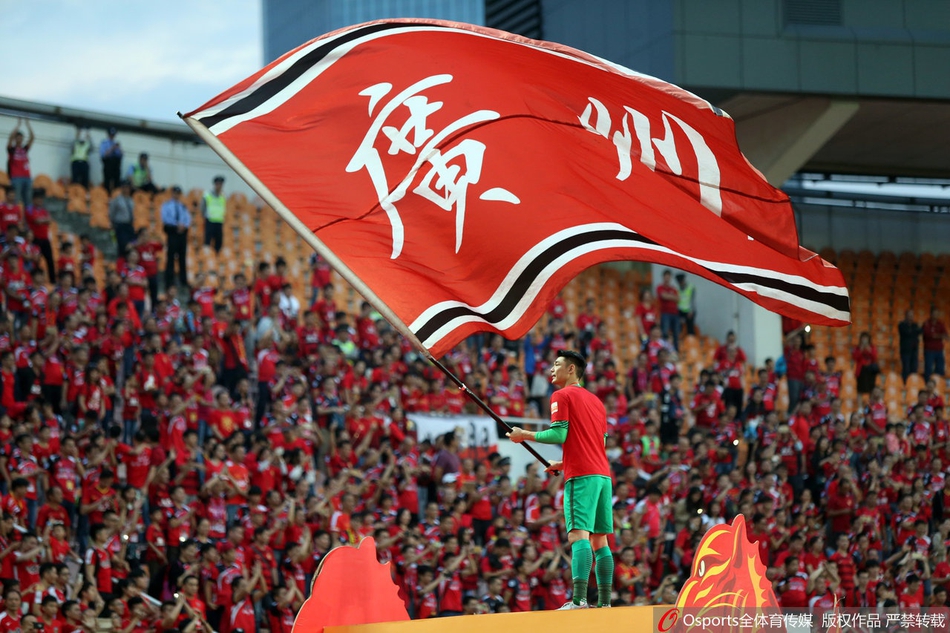 冯潇霆曾诚转投申花 那个曾经为恒大扛旗的人离开了