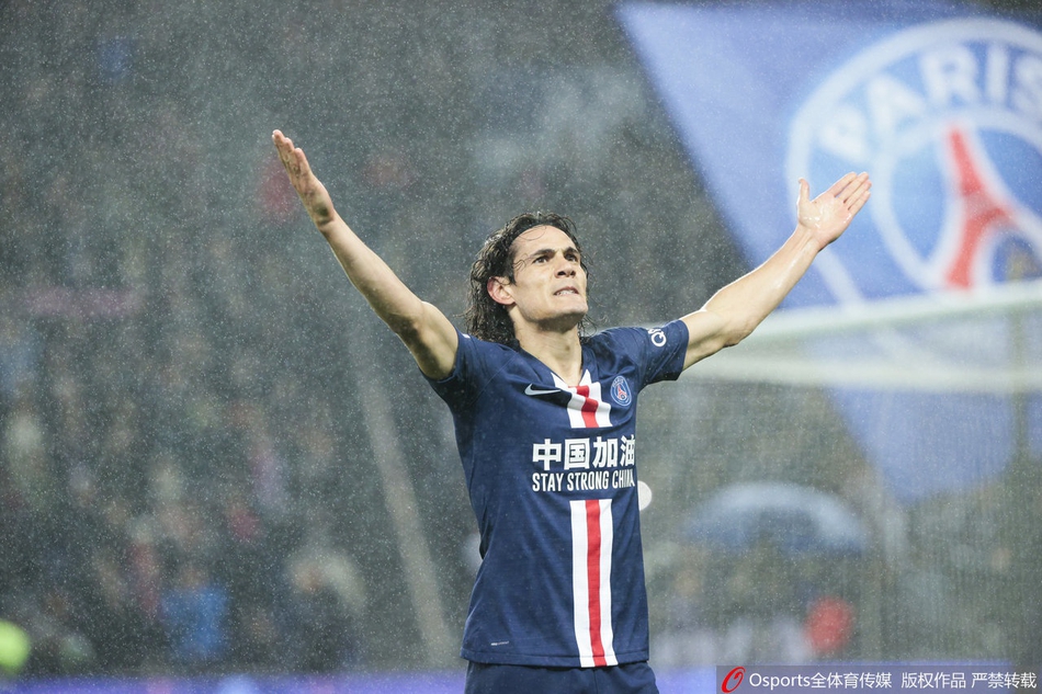 大巴黎胸前印上“中国加油”