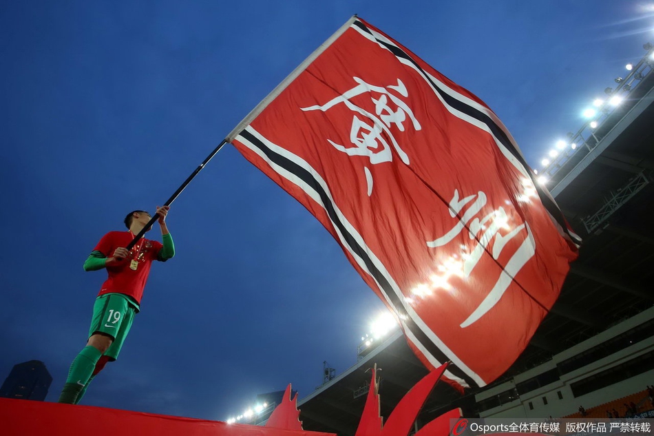 冯潇霆曾诚转投申花 那个曾经为恒大扛旗的人离开了