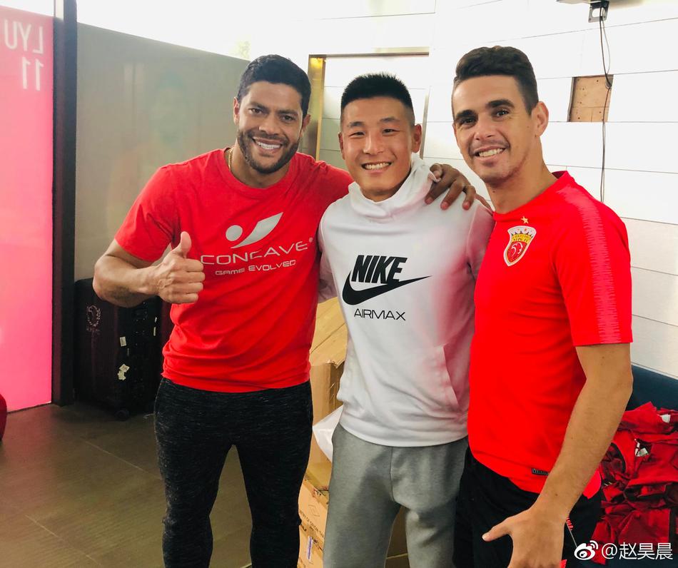 武磊回上港探望队友