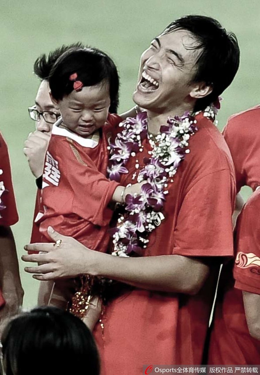 冯潇霆曾诚转投申花 那个曾经为恒大扛旗的人离开了