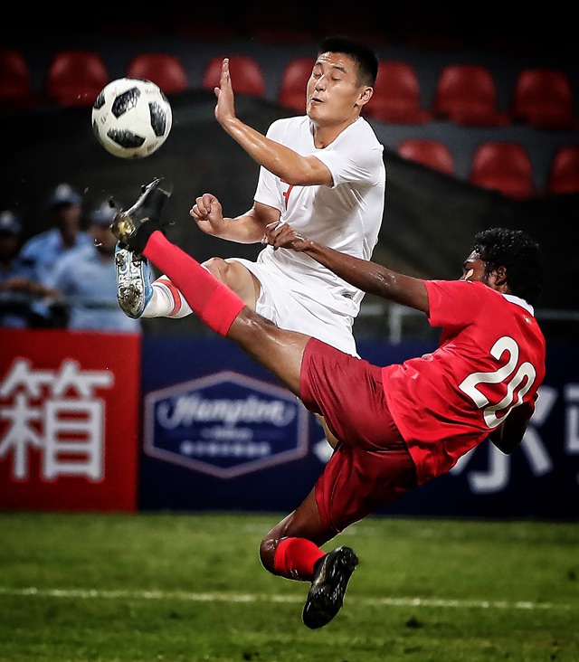 《手舞足蹈》 王宪民(中国体育报)