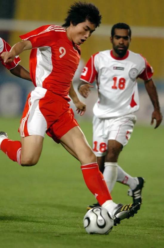 2006年 郑智成为国足队长