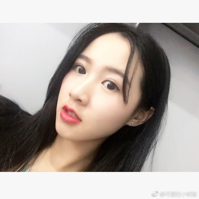 有这颜值才能当足球主播