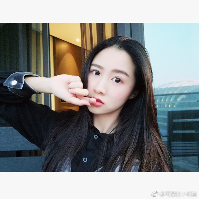 有这颜值才能当足球主播