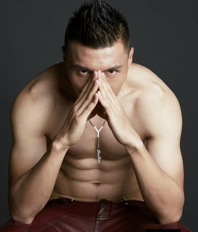 国足队员真的都是白斩鸡吗？