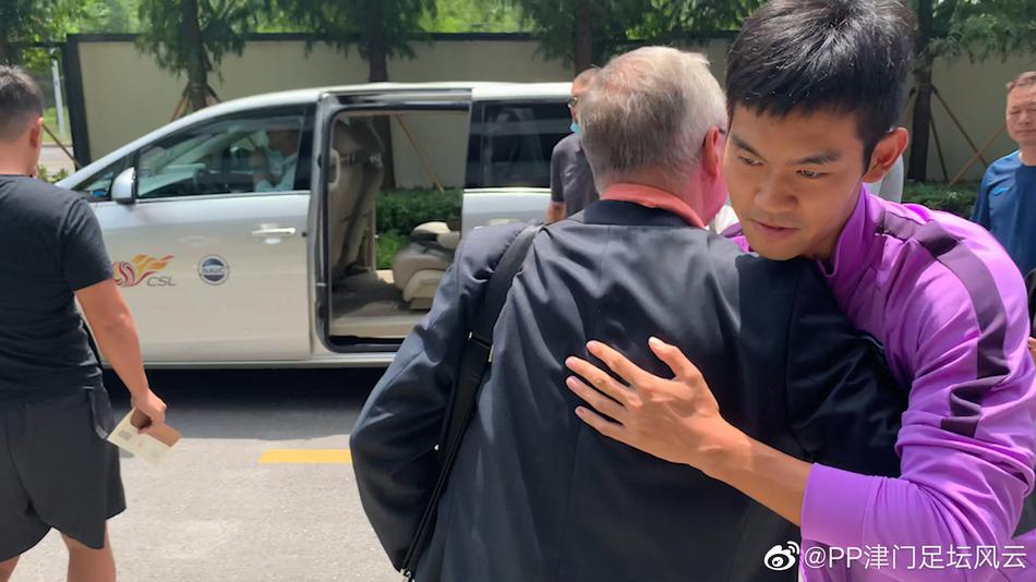 施蒂利克离开苏州赛区 众将相送