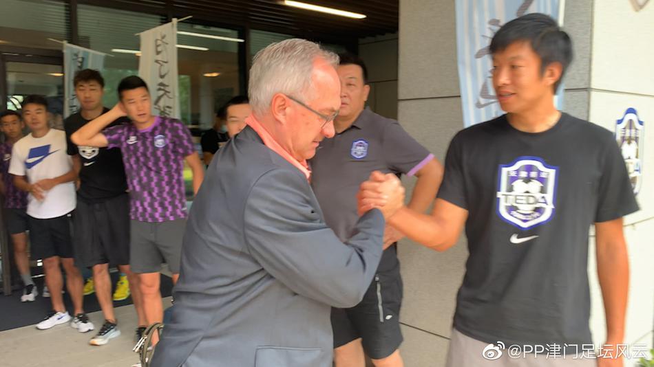 施蒂利克离开苏州赛区 众将相送