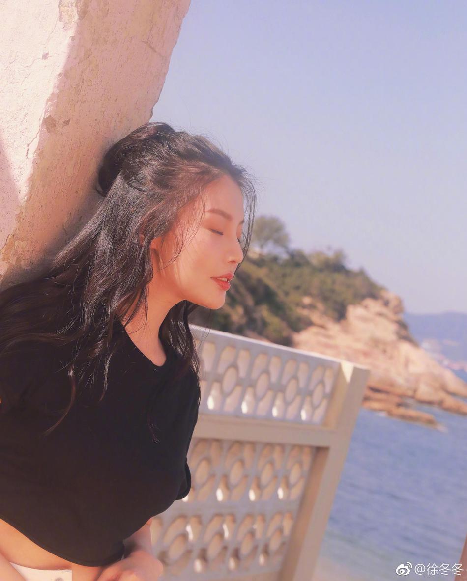 徐冬冬上传魅惑写真助阵世界杯