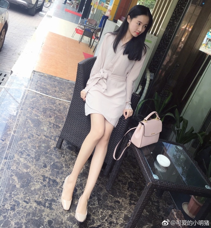 有这颜值才能当足球主播