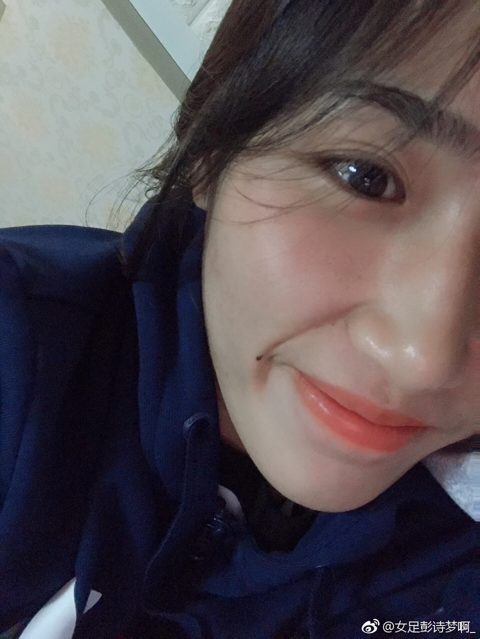 女足钢铁门将彭诗梦柔美私房照