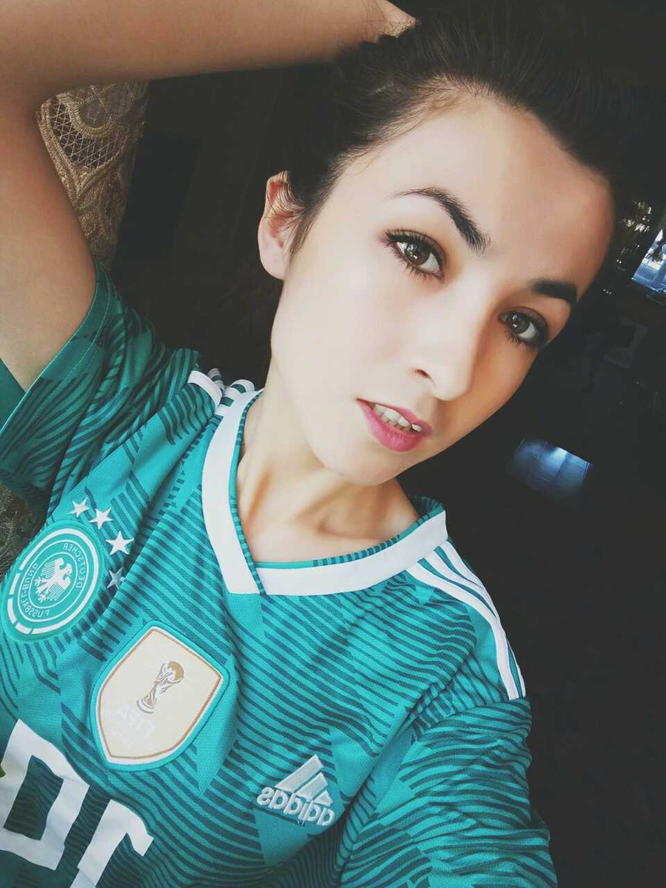 新疆个性美女独爱厄齐尔