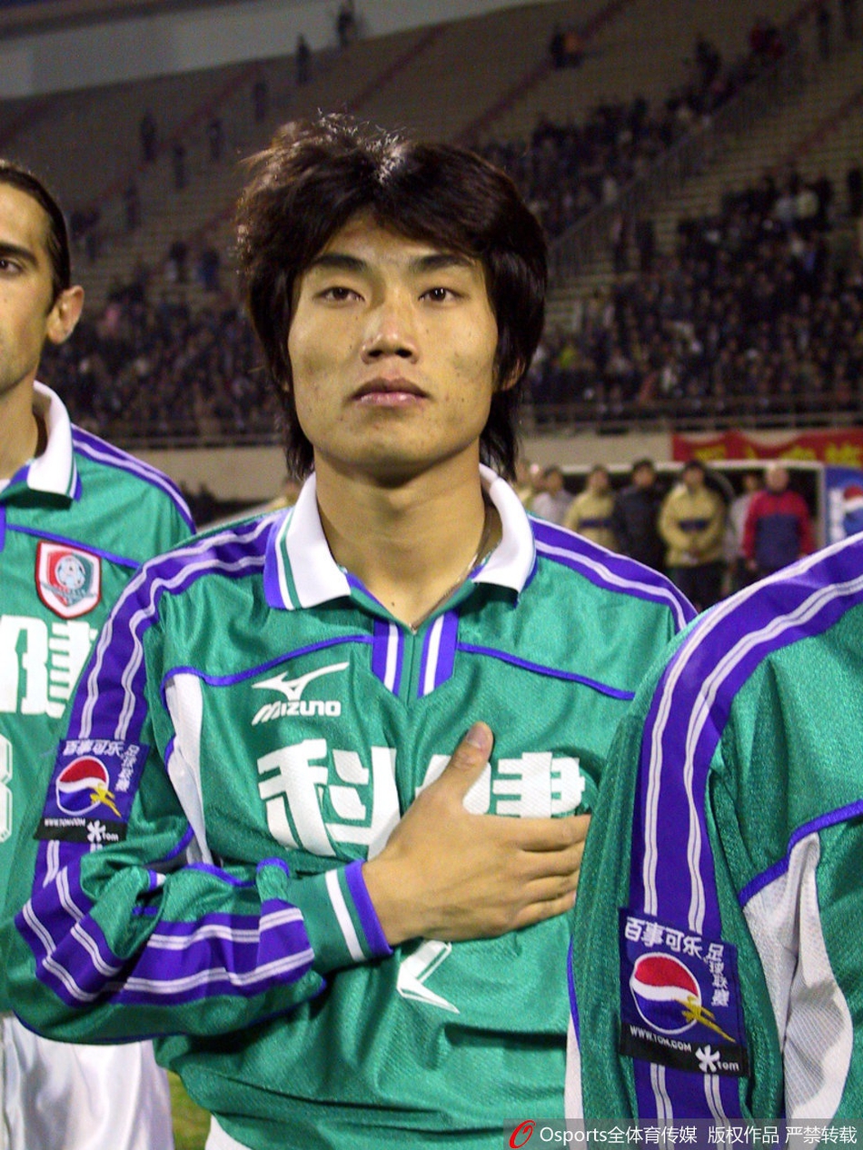 2002年 郑智21岁 联赛助攻王 中国足球先生