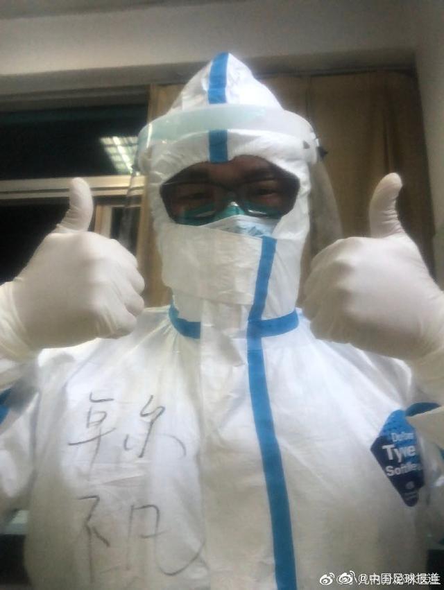 国际护士节 向球迷医护人员致敬