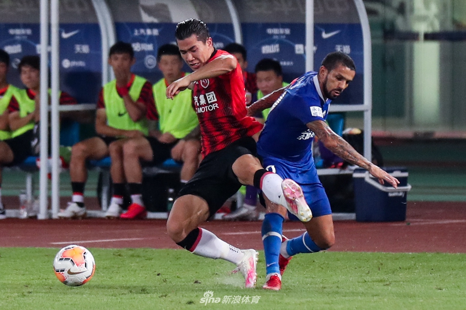 石柯凶狠卡位马修斯