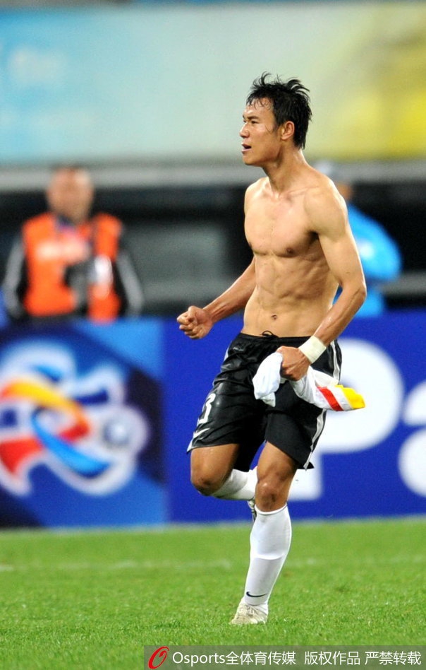 国足队员真的都是白斩鸡吗？