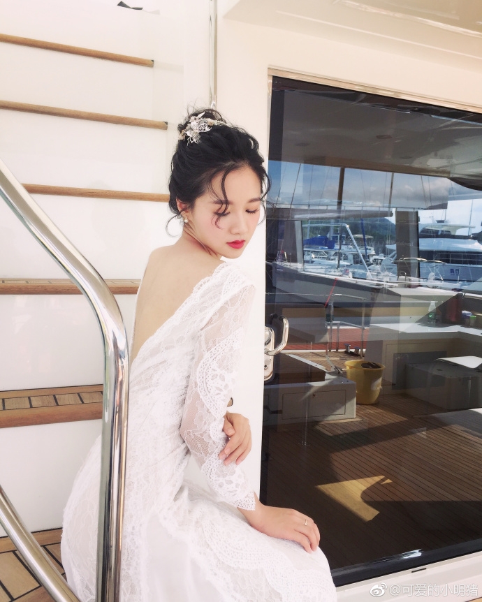 有这颜值才能当足球主播