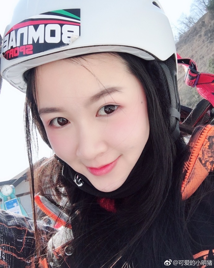 有这颜值才能当足球主播